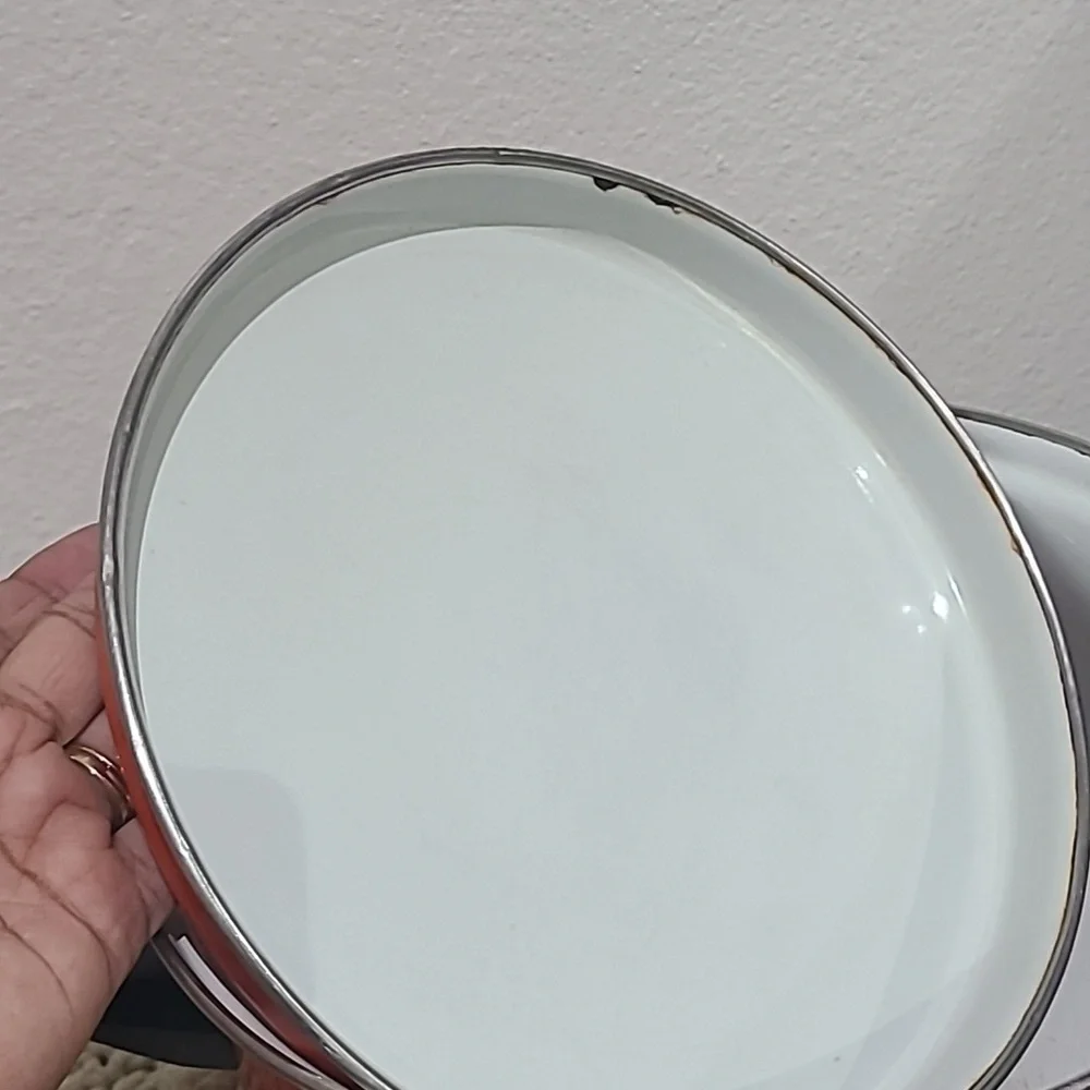 Vintage porcelain enameled Gourmet cookware Dutch oven with lid.